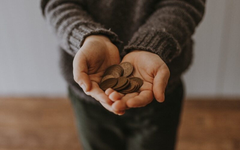 Hur man Lär Barn Spara Pengar på ett Roligt Sätt – Komplett Guide
